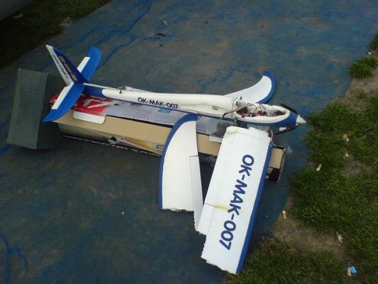 klikn�te pro zobrazen� p�vodn�ho obr�zku
 ============== 
Fataln� p�d na �um�k zlomeny ob� dv� k��dla
