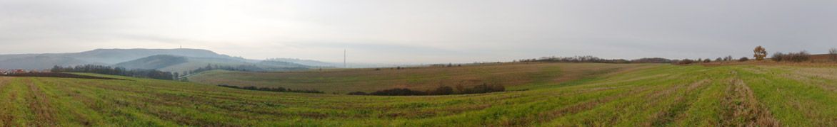 B�lovice nad Svitavou
B�lovice nalevo v dol�ku (nejsou vid�t), Brno v pop�ed�.
Loc: 49�14'40.82